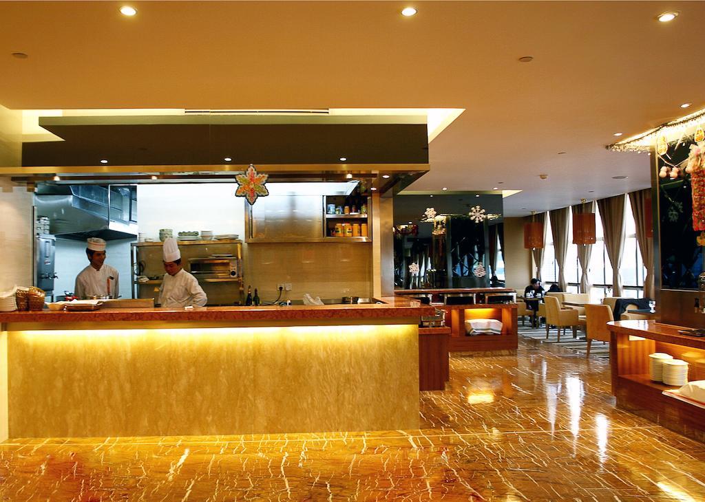 Shenzhen Luohu Railway Station Hotel - Commercial Building Exterior photo