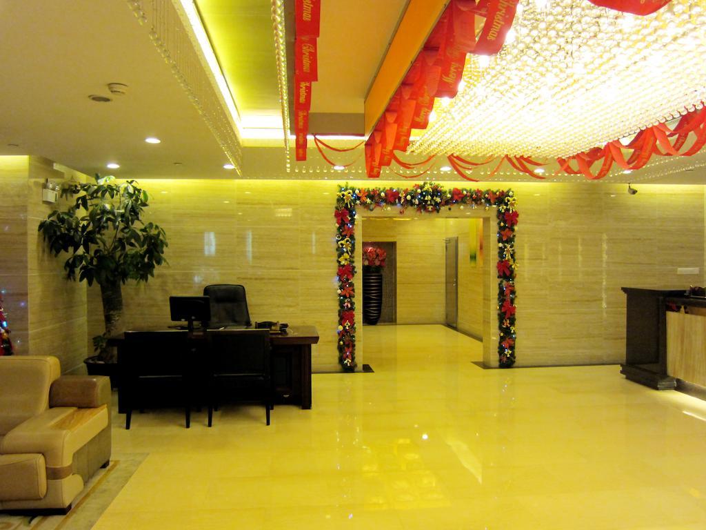 Shenzhen Luohu Railway Station Hotel - Commercial Building Exterior photo
